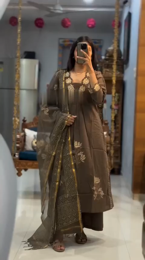 ANNI Designer Women's Rayon Viscose Straight fit Printed Embroidered Kurta with Pant & Dupatta | Ethnic Kurta Set for Women | Daily, Office & Festive Traditional - Image 4