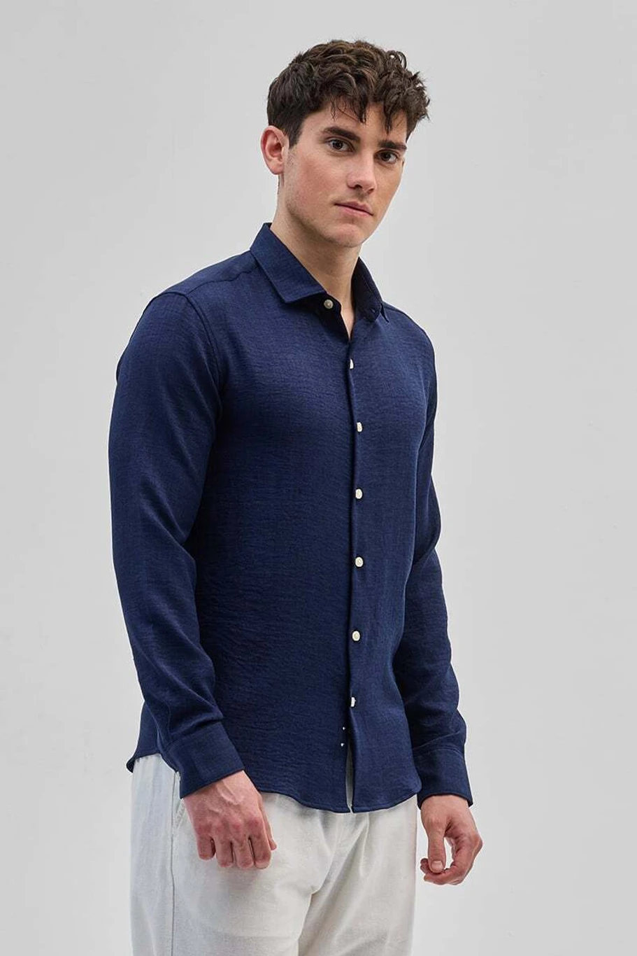 Snitch Men Slim Fit Solid Spread Collar Casual Shirt